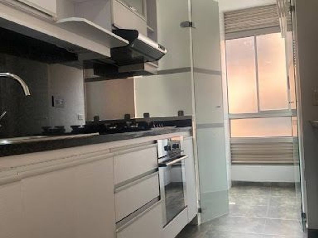 Apartamento de 1 alcoba en venta en Santa Barbara Occidental, Bogotá, 62 m² · foto 2 de 20