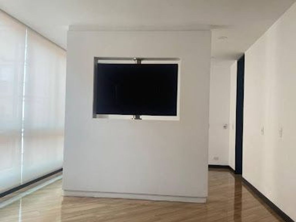 Apartamento de 1 alcoba en venta en Santa Barbara Occidental, Bogotá, 62 m² · foto 10 de 20