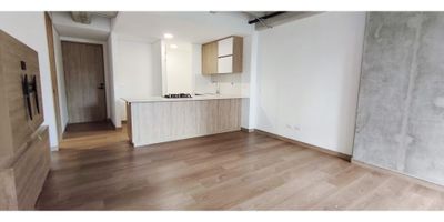 ARTAESTUDIO EN ARRIENDO – Loma de Los González, límite Poblado / Envigado

Área: Tipo loft

Baños: 2

Vestier: 1

Comodidades internas:


 Propiedad tipo loft
 Cocina integral
 Balcón
 Zona de ropas
 Estudio


Descripción:

Arriendo de moderno apartaestudio tipo loft, ubicado en la frontera entre El Poblado y Envigado, cerca a la Av. El Poblado y Las Vegas. Cuenta con 2 baños, vestier, cocina integral, estudio y balcón. Excelente opción para quienes buscan comodidad en un sector estratégico.

 

Características del sector:


 Vías principales cercanas (Av. El Poblado y Las Vegas)
 Transporte público cercano
 Cercano a centros comerciales, supermercados y universidades
 Zona residencial y comercial


Agenda tu cita: 3044481658
