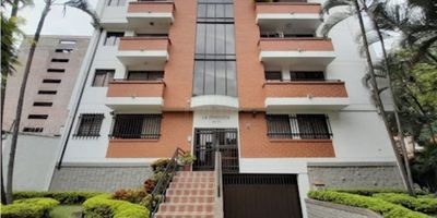 Apartamento en Conquistadores, cerca a Unicentro, tiene 3 alcobas, 2 baños + alcoba y baño de servicio, y parqueadero, no cuenta con ascensor,la vigilancia es diurna,paga 521.000 de administración y predial anual 1.250.000 Cerca la 65,excelentes vías de acceso,zona tranquila
Esta arrendado en 3,156,000 hasta febrero 2026