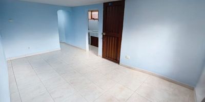 ¡Gran oportunidad de inversión en Dosquebradas!

Se vende cómodo apartamento ubicado en la ciudad de Dosquebradas, en una zona estratégica cerca a la estación de policía, con fácil acceso a transporte público, comercio, colegios y más.

El inmueble se encuentra en el segundo piso de una unidad residencial tranquila, sin áreas sociales, parqueadero ni ascensor, lo cual se traduce en costos de administración bajos.

Características del apartamento:


 
 Sala comedor iluminada
 
 
 Cocina sencilla
 
 
 1 baño funcional
 
 
 3 habitaciones (sin closet)
 


Ideal para familias que buscan vivienda a un precio accesible o inversionistas que deseen obtener buena rentabilidad en arriendo.
