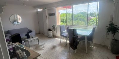 Se arrienda apartamento en Barranquilla, Atlántico, ubicado en el Conjunto Residencial La 14. Este inmueble, situado en el piso 4, ofrece 72 m² con 3 habitaciones y 2 baños, ideal para su hogar. Con un estrato 3, el canon de arriendo es de $1,100,000. El apartamento no cuenta con parqueadero. Interesados en este apartamento en arriendo en Barranquilla pueden contactarnos a través de whatsapp, quiero que me contacten o ver telefonos para agendar una visita.