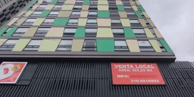 SE ARRIENDA AMOBLADO, Bogota Te presentamos este acogedor y funcional apartamento en arriendo, ubicado en una de las zonas con mayor proyeccion de Bogota en la zona de chapinero. Situado en un piso 10, este inmueble ofrece una vista despejada y excelente iluminacion natural durante todo el dia. Con una distribucion inteligente y moderna, el apartamento cuenta con un area de 25 m, perfectamente aprovechados para brindar confort y practicidad. Distribucion y caracteristicas: 1 habitaciones con excelente ventilacion, ideal para persona sola. 1 bano moderno, con acabados contemporaneos y buena ventilacion. Cocina totalmente integral, equipada con estufa electrica, multiples gabinetes de almacenamiento y diseno funcional. Zona de ropas ubicada en el piso 2. Piso en madera laminada, totalmente amoblado con horno, vajilla, nevera, cuenta con TV de 32" horno microhondas y calentador independiente, terraza 25 BBQ, Gimnasio, terraza 12 con sala de arte, oficinas coworking, bbq.