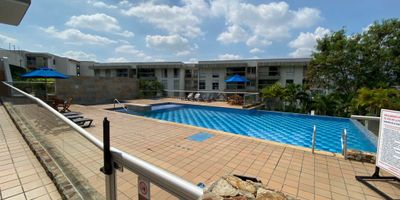 Descubre la elegancia y comodidad en este exclusivo apartamento de 3 habitaciones y 3 baños en . Con 110 metros cuadrados de espacio bien distribuido, cada rincón ha sido diseñado para brindar confort y estilo. Además, cuenta con 2 parqueaderos para tu conveniencia. Vive la experiencia de lujo en este inmueble que te ofrece una vida sofisticada y placentera. ¡Bienvenido a tu nuevo hogar!