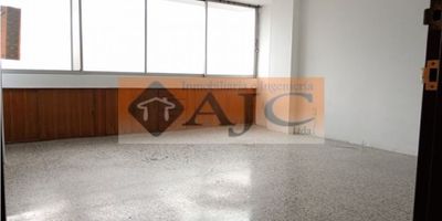 VENTA OFICINA CENTRO BUCARAMANGA

OFICINA LIBRE GRAVAMEN, QUE HACE PARTE  DE UN EDIFICIO REMODELADO CON RECEPCIÓN ASCENSORES , TIENE UNA BUENA UBICACIÓN A LAS VÍAS PRINCIPALES DE LA CIUDAD.

CONSTA DE: SALÓN CON BAÑO, LÁMPARAS, VENTANALES, Y MUEBLES INFERIORES.

EDIFICIO CUENTA CON LOBBY DE ENTRADA,  ASCENSORES, CELADURÍA 24H, RECEPCIÓN, CÁMARAS DE SEGURIDAD.
