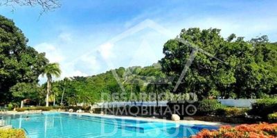 Cabaña en VENTA.
Tu espacio ideal junto al mar te espera, perfecto para quienes buscan tranquilidad, accesibilidad y calidad de vida.
Descubre este hermosa cabaña ideal para disfrutar con familia y amigos.
Sala comedor2 alcobas2 Closet1 baño cabinadoCocina integralZona de ropasPiso en cerámicaCalentador Parqueadero
Ubicado en una excelente zona, piscina de 80 mts, restaurantes, zonas verdes, arboles.
Cerca al mar, cerca a la ruta nacional, granja Trudy, country club santa marta, hoteles.
¡Para más información y agendar tu cita!Contáctanos al 3156901885Desarrollo Inmobiliario del Sur – Tu hogar, nuestra pasión