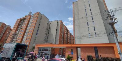 Espectacular apartamento  para venta en Tierra Buena, cuenta con 2 habitaciones con closet, un estudio, un baño, sala-comedor amplía e iluminada con balcón, vista interior, ubicado en piso 9, pisos en madera laminada, cocina integral tipo americano y zona de lavandería. El conjunto cuenta con salón comunal, ascensor, zonas verdes, zona infantil, garaje para visitantes y vigilancia 24x7, con gran ubicación cerca al Colsubsidio Ipanema y Avenida Guayacanes.