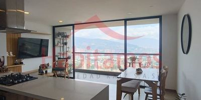 ¿Buscas un hogar que te brinde la combinación perfecta entre elegancia, confort y conveniencia? Presentamos este excepcional apartamento ubicado en el exclusivo barrio El Trianón de Envigado, un verdadero oasis urbano.
Con un área de 84 m², este apartamento cuenta con 3 amplias alcobas, 2 cómodos closets y la habitación principal con vestier, una cocina integral, ofreciendo un espacio de vida ideal para la familia.
Disfruta de los lujosos amenities de la unidad cerrada, que incluyen piscina, sauna, turco y gimnasio, zona pet, salón social, zona BBQ, coworking, todo a tu alcance. Además, el apartamento cuenta con parqueadero privado y cuarto útil, parqueadero de visitantes, brindándote comodidad y tranquilidad.
El piso en cerámica, el calentador de agua y el shut de basuras son detalles que te facilitarán la vida diaria. Conéctate fácilmente con el transporte público, que se encuentra cerca del inmueble.
¡Este apartamento es la oportunidad que estabas buscando para vivir en un entorno e