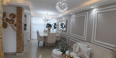 Descubre esta casa de 141 metros cuadrados distribuidos en 3 habitaciones, 1 baño, sala-comedor, cocina integral, baño social, estudio, area de labores,terraza y patio, este inmueble ofrece un ambiente espacioso y acogedor para tu familia. No pierdas la oportunidad de vivir en este hogar ideal. ¡Contáctanos ahora para más información y agenda una visita!