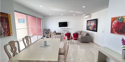 Aprtamento totalmente amoblado en arriendo en Riomar Barranquilla, cerca del centro comercial viva y el parque de la electrificadora. 

el edificio cuenta con amenidades como piscina, salón social, parque infantil, gimnasio y sauna, parqueadero de visitantes.

El apto esta ubicado del lado sombra con balcón amplio en la sala, tres alcobas con baño interno, además de la habitación de servicio. 

Ideal para ejecutivos de empresa.
