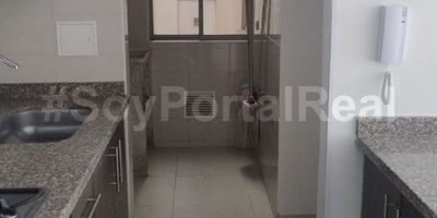 Se arrienda apartamento en muy buen estado, cuenta con parqueadero, tiene fácil aseso a trasporte publico, el conjunto en el que esta ubicado cuenta con piscina
¡¡Agenda tu cita!! 