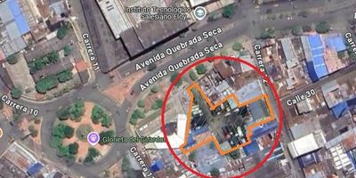 lote medianero de 2.357 mts2  con doble acceso (cra 12 y av quebradaseca), con área de actividad comercial (C-2) Está frente a colegio salesiano, parque garcía rovira sobre la calle 45 y a cuatro cuadras está la alcaldía, gobernación y palacio de justicia.
Cuenta con facilidades para opera centro de lubricación, taller mecánico y parqueadero de vehículos de carga. También dispone de:
- zona de alojamiento con 14 habitaciones con baño privado y zona de cafetería 
- 1 apartamento de 3 habitaciones dos con baño privado 
- local comercial 240 mts sobre la cra 12 para venta de repuestos, lubricantes etc 
