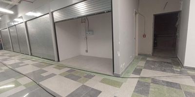 Local para arriendo en centro comercial Plaza Beillin ubicado en el piso 2, el local cuenta con espacios abiertos y comodos perfectos para el crecimiento de la empresa, el local cuenta con facil acceso a transporte publico, entidades bancarias, supermercados, almacenes, restaurantes, permitiendote estar cerca de todo lo que necesitas
