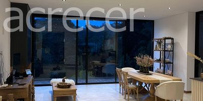 Esta casa finca se encuentra ubicada a solo 15 minutos del aeropuerto Jose Maria Cordoba, en la vereda tablazo, un lugar ideal para rentas cortas, cuenta con un lote de 9800 metros y una casa construida de 350 metros