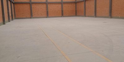 Bodega ubicada en un lote 1000 metros, en la zona de Funza , un sector residencial, comercial, de servicios cerca a transporte publico, colegio nuevo funza  ecci , centro comercial mi centro  , parroquia la misericordia clinica u hospital, supermercado, gimnasio, restaurante, entidad bancaria, facil acceso a vias principales circunvalar carrera septima Este sector estrategico es transitado por un alto flujo peatonal y vehicular. El inmueble cuenta con una excelente distribucion de los espacios, buena iluminacion y ventilacion, ideal para el crecimiento de la empresa.