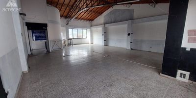 Local para arriendo en el sector de Itagui, el local se encuentra en el piso 3, en el podras disfrutar de espacios amplios e iluminados, cuenta con 2 banos y espacio social, se encuentra cerca a la fabrica de Pilsen, supermercados, restaurantes y vias principales.