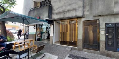 Local comercial para arriendo en Envigado, Antioquia, situado en el barrio La Mesa. Este espacio de 20 m² dispone de 1 baño, siendo una opción práctica para su negocio. Su ubicación facilita el acceso a vías principales, conectando con los barrios El Dorado y San José. El local tiene 12 años de antigüedad y no cuenta con parqueadero. Canon de arriendo: $2.500.000. Para conocer más detalles o coordinar una visita, puede usar las opciones de whatsapp, quiero que me contacten o ver teléfonos.