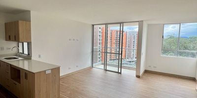 Apartamento ubicado en unidad residencial Aqua, cuenta con un area de 69 metros, parqueadero y cuarto util, se encuentra ubicado a 15 minutos de el aeropuerto Jose Maria Cordoba y 10 minutos del parque principal de Rionegro, el lugar perfecto para vivir.
