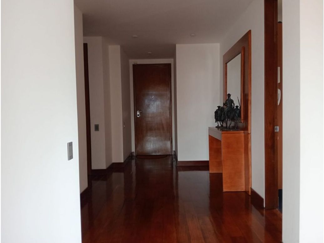 Apartamento de 5 alcobas en venta en Usaquén, Bogotá, 300 m² · foto 14 de 20