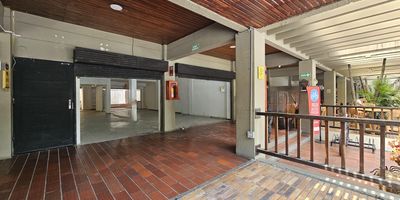 Increible local ubicado en el Mall Villa Grande, el cual cuenta con 137 m aprovechables, una superterraza y unas excelentes comodidades para cualquier tipo de negocio. El mall cuenta con marcas reconocidas, lo cual genera un insuperable trafico de personas.