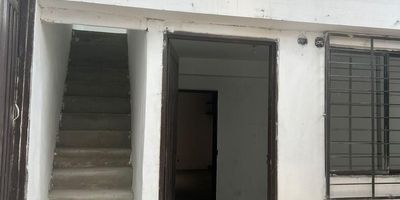 bodega en segundo nivel con malacate, un espacio ideal para empresas que necesitan almacenamiento, distribucion o actividades de procesamiento en un solo lugar. Con una estructura moderna y funcional, esta bodega esta pensada para optimizar el uso del espacio y facilitar el flujo de trabajo.