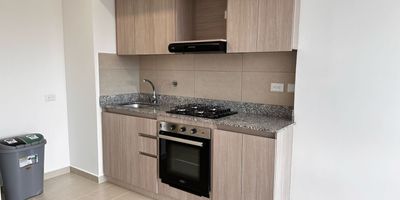 Este hermoso aparta estudio en venta esta ubicado en Rionegro, solo a 5 minutos caminando del CC San Nicolas, a 10 minutos del parque principal, para estrenar unidad que ofrece espacios comunes como: Piscina para adultos y ninos, Salon de juegos, Solarium, Gimnasio.