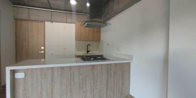 Apartamento nuevo en El Retiro!

Se ofrece en arriendo un apartamento ubicado en una unidad residencial nueva en El Retiro, con porteria 24/7 y zonas comunes.

Este apartamento cuenta con:

- Area construida de 66 metros cuadrados, incluyendo la terraza con pergola
- 1 habitacion amplia y comoda
- Bano privado
- Cocina integral para preparar tus comidas favoritas
- Zona de ropas independiente
- Parqueadero cubierto para tu vehiculo
- Cuarto util para almacenamiento o uso adicional

La unidad residencial ofrece seguridad y comodidad, con acceso controlado y zonas comunes para disfrutar.

Contactanos para obtener mas informacion y agendar una visita!