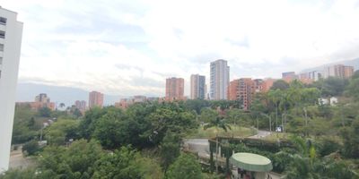 Apartamento en arriendo  Los Balsos, El Poblado
Vive con amplitud, exclusividad y confort en este espectacular apartamento ubicado en uno de los sectores mas privilegiados de Medellin. Sus generosos espacios, excelente iluminacion natural y distribucion funcional lo convierten en el hogar ideal para familias que buscan calidad de vida.
La propiedad cuenta con 5 habitaciones, 2 vestier, 3 closets y 2 closets de lino, 6 banos, 2 salas-comedor, biblioteca, estar, cocina integral con red de gas, zona de ropas independiente, habitacion de servicio y un amplio balcon con vista despejada. Ademas, incluye 3 parqueaderos, 1 cuarto util y ascensor.
La unidad residencial ofrece completas zonas comunes para toda la familia: piscina, gimnasio, juegos infantiles, salon social y porteria con vigilancia 24 horas.

Ubicado estrategicamente cerca de la Loma de Los Balsos, con facil acceso a transporte publico y a las principales vias del sector. 
