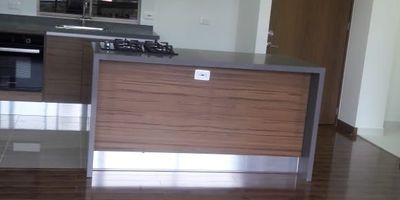 SE ARRIENDA, EN UNA DE LAS ZONAS CON MAYOR PROYECCION DE CAJICA, EL PROYECTO CANELO OFRECE ESTE EXCELENTE APARTAMENTO, Area construida 70.13 metros cuadrados, habitacion principal con bano, sala comedor. balcon, cocina, zona de ropas, un bano auxiliar, una habitacion auxiliar, Hall de alcobas, un parqueadero  numero 41. un deposito numero 40