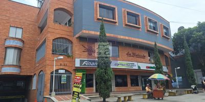 cod 5950 se arrienda local en piedecuesta, ubicado en el centro comercial la molienda, primer piso, 1 baño auxiliar, pisos en ceramica, 21.45 metros de area.