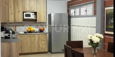 SE VENDE FINCA DE RECREO, VEREDA EL HOYO BARBOSA (Ant). Este lugar es atractivo para vivir debido a su Agradable clima, entorno natural.diverso. Ubicada a veinte minutos del Municipio de Barbosa y a  quince minutos de Concepción, municipio  declarado patrimonio cultural del departamento;con muchos atractivos turisticos. Está finca se encuentra también a solo sesenta minutos de Medellín. La casa tiene las siguientes comodidades: Seis alcobas, tres baños completos, comedor, sala, cocina sem iintegral, taller, cuarto util,  baño turco, mesa de billar, espacio para parquear ocho vehiculos. tiene un area cultivada con frutales; Naranjas,aguacate, limones.mandarinas y guayabas.