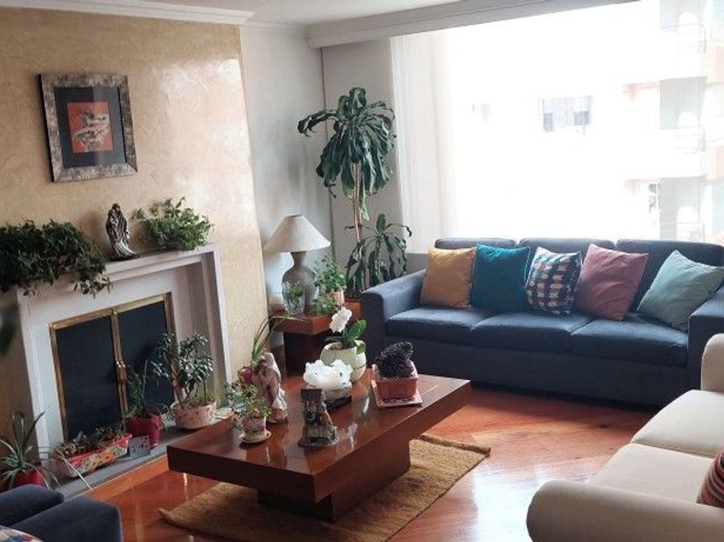 Apartamento de 4 alcobas en venta en Santa Barbara Occidental, Bogotá, 157 m² · foto 2 de 20