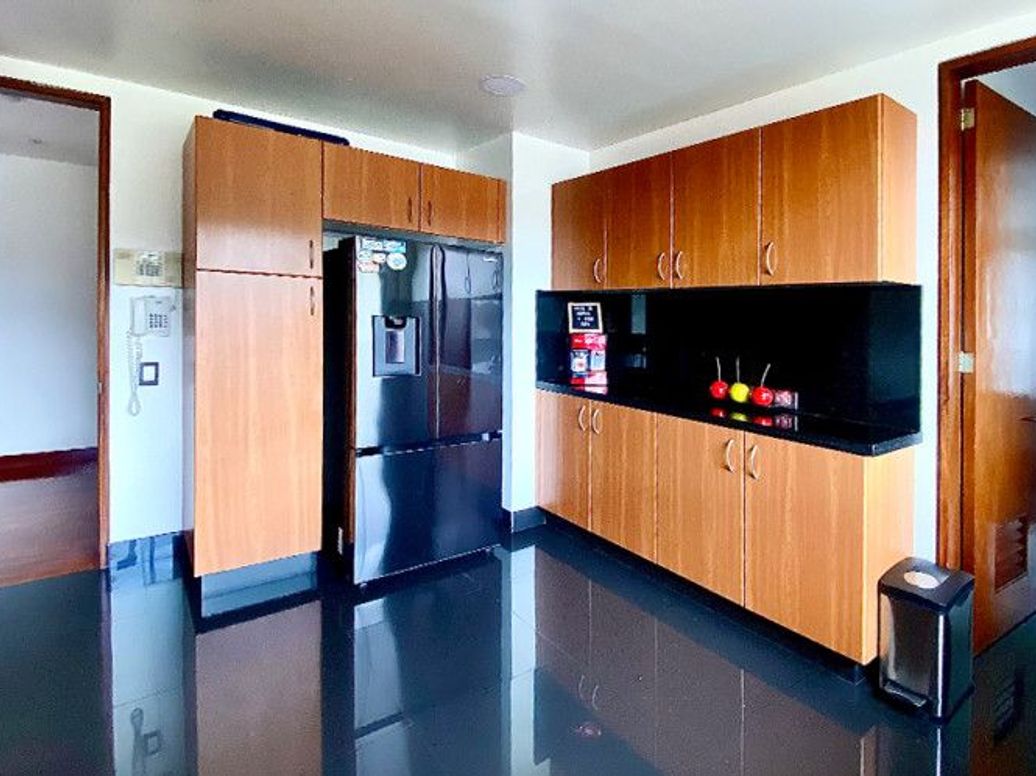 Apartamento de 3 alcobas en venta en Niza Norte, Bogotá, 239 m² · foto 10 de 20