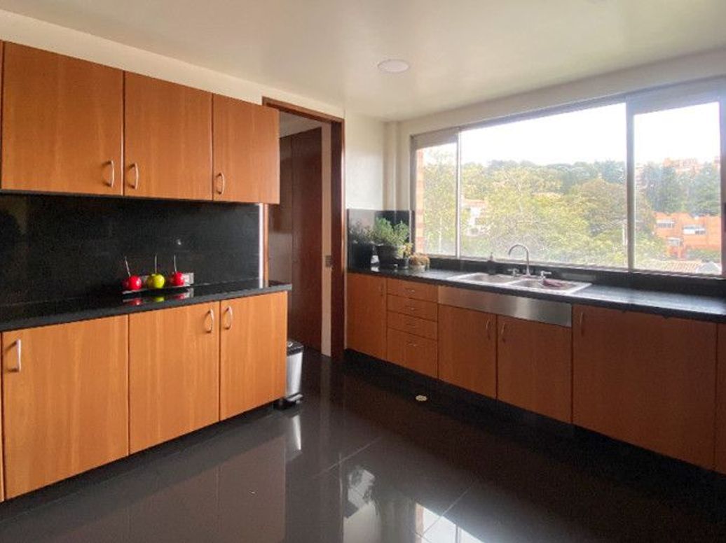 Apartamento de 3 alcobas en venta en Niza Norte, Bogotá, 239 m² · foto 11 de 20