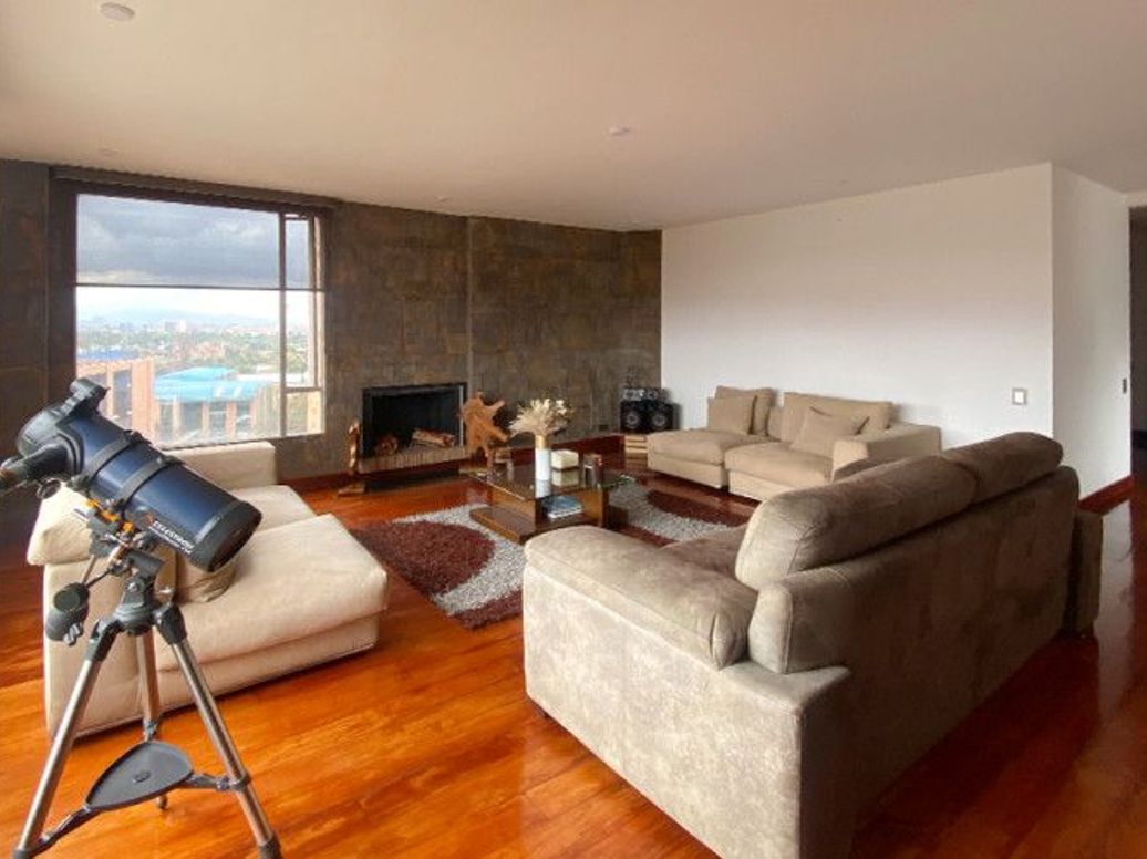 Apartamento de 3 alcobas en venta en Niza Norte, Bogotá, 239 m² · foto 2 de 20