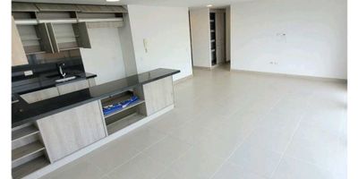 Vendemos o alquilamos apartamento en la flora norte de cali, Area 101M2, piso 10,  Torre de 12 pisos, sala comedor, .cocina abierta tipo americano, balcón con vista al exterior norte de la ciudad, zona de oficios privada, baño social,  mueble de lino.  3 habitaciones todas con  persianas,  principal con aire acondicionado, baño, vestier y balcón, baño de alcobas, 2 parqueaderos en sótano, zonas comunes ( juegos infantiles,  salón de juegos de niños,   gimnasio,  piscinas, sauna turca, salón social salón de negocios)  Al lado del Pricesmart.  Cerca al parque de la flora  a 5 min de cc chipichape.