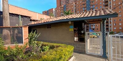 Agradable apartamento ubicado en el sector de Bello Niquía, en la diagonal 55, piso 10, tiene un área de 55 metros aproximadamente. El inmueble cuenta con: 3 alcobas, 2 baños cabinados, 3 closets, sala-comedor, cocina integral con red de gas, y piso en cerámica
Los datos de los inmuebles promocionados en la página web están sujetos a cambio y verificación de disponibilidad.