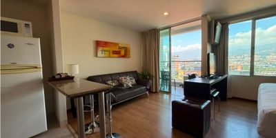 Se renta Apartaloft amoblado en el Poblado cerca al centro comercial Oviedo, tiene un área de 40mts y cuenta con salón amplio, balcón, cocina integral abierta, zona de ropas, baño, closet y parqueadero privado cubierto.

Ubicado en edificio con portería 24 horas y fácil acceso.
