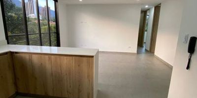 Arriendo apartamento tercer piso muy iluminado en buen sector de cabañas, 3 alcobas, 2 baños, salón comedor amplio, cocina integral abierta, ventanal tipo balcón, piso en cerámica, buen acceso a transporte publico, cerca de la Unidad Amazonia.