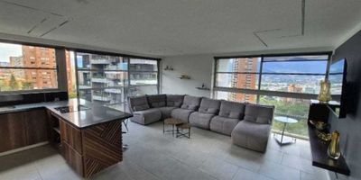 Apartamento AMOBLADO en arriendo en unidad cerrada cerca a Clínicas, hoteles, restaurantes, Fácil acceso desde la Avenida principal, ruta de transporte público y varios servicios complementarios.2 niveles, piso en porcelanato, sala comedor, estudio, 3 alcobas con vestier y baño en la principal, baño social, jacuzzi, cocina integral abierta tipo americano, zona de ropas, balcón, útil y parqueaderos paralelos cubiertos. Conjunto cerrado con ascensores, gimnasio, salón social, zonas verdes, vigilancia y portería 24 horas, citófono y circuito cerrado de TV.Apartamento AMOBLADO en arriendo en unidad cerrada cerca a Clínicas, hoteles, restaurantes, Fácil acceso desde la Avenida principal, ruta de transporte público y varios servicios complementarios.2 niveles, piso en porcelanato, sala comedor, estudio, 3 alcobas con vestier y baño en la principal, baño social, jacuzzi, cocina integral abierta tipo americano, zona de ropas, balcón, útil y parqueaderos paralelos cubiertos. Conjunto cerrado co