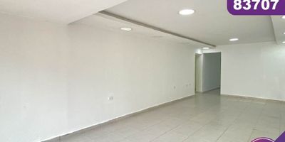 Se arrienda local comercial - ubicado en la ciudad de Barranquilla - con un área total de 295.00 - alto flujo vehicular y peatonal - cómodas vías de acceso - transporte publico cercano.