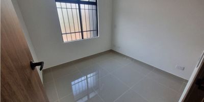 Se Arrienda Apartamento Nuevo Para estrenar en Velodromo.

Área de 50mts

Sin parqueadero.

Consta de 2 alcobas con closet, 1 baño, sala comedor, cocina integral con red de gas,zona de ropas piso en ceramica,

Edificio de 9 pisos con ascensor.

Sector tranquilo,rutas y comercio.
 
