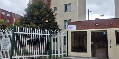 Venta de apartamento ubicado en el Conjunto Edificio Multifamiliares Atlántico, en el Barrio el Tunal, 3 habitaciones, 1 baño, cuenta con 57 metros de área construida piso 4 sin ascensor. Ubicado a unas cuadras de la Avenida Boyacá y de la Avenida Caracas, en la zona se encuentran Hospital El Tunal, Parque metropolitano.  Ambiente acogedor y cálido a tan solo unas cuadras de Centro Comercial Centro Mayor. Para más información, comuníquese con Angélica García, celular, 3165216012   email luis.bracamonteinmobiliariabogota.com.El equipo de Inmoiliaria Bogotá, está comprometido a brindar una experiencia de vida excepcional, para nuestros clientes desde el momento en que se unen a nuestra comunidad.