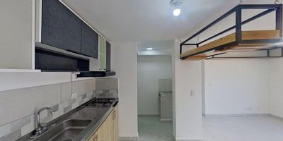 Apartamento en venta en Majagua de 52m2, con vista interior, ubicado en un 17avo piso, acceso por ascensor.

Consta de 3 habitaciones, 2 baños, sala comedor, cocina integral y zona de lavandería. Tiene piso cerámico en habitaciones, zona social, baño y cocina.

El conjunto cuenta con Piscina, Salón Social, Gimnasio y vigilancia privada las 24 horas. Cerca del centro comercial Fabricato; cerca de almacenes de cadena el Progreso, la 2000; cerca a colegio Mano Amiga; cerca a paraderos de transporte público; Vías de acceso por la Calle 55 y Carrera 67B
