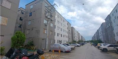 Apartamento en venta en Caribe Verde

Apartamento de 45 metros cuadrados ubicado en el piso 5, en conjunto cerrado. Construcción del año 2018. Cuenta con una distribución funcional y excelente iluminación.

Características del inmueble:


 
 3 alcobas
 
 
 1 baño
 
 
 Sala-comedor
 
 
 Cocina
 
 
 Área de labores
 
 
 Parqueadero
 
 
 Piso 5
 
 
 45 m²
 


El conjunto cerrado ofrece un entorno seguro y tranquilo, con zonas de uso común para la comodidad de sus residentes.

Contacto: WhatsApp 3507049400
