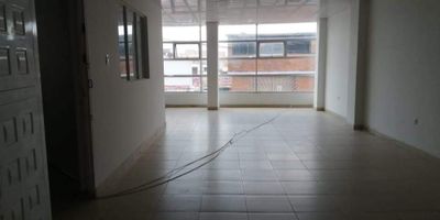 Local ubicado en soacha , un sector, comercial,de servicios cerca a transporte publico, colegio, centro comercial del parque ,parroquia hospital, gimnasio, restaurante, entidad bancaria, facil acceso a vias principales. Este sector estrategico es transitado por un alto flujo peatonal y vehicular. El inmueble cuenta con una excelente distribucion de los espacios, buena iluminacion y ventilacion, ideal para el crecimiento de la empresa. 