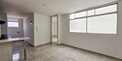 Apartaestudio un solo ambiente cuarto  piso interno en arriendo  ubicado en Alcalá, cuenta con buena iluminación, buenos acabados, el apto cuenta con zona de ropas, cocina integral, Salacomedor, 1 baño cabinado, 1 Vestier, se encuentra en una zona tranquila y central, cerca a vías principales Avenida las Vegas y Avenida Poblado, cuenta con supermercados, colegios, parques, iglesias, centro comercial, Éxito, cancha de patinaje, estación del metro Envigado y excelente ruta de transporte publico.