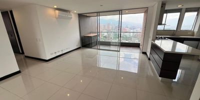 Hermoso apartamento con amplios espacios, muy buena ubicación, fácil acceso, muy fresco e iluminado.