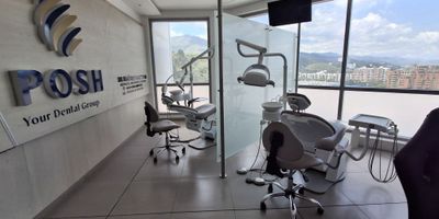 Arriendo consultorio amoblado listo para atender pacientes, cuenta con 2 unidades odontologicas completas, además cuenta con esterilizador para el instrumental, electrobisturi. El edificio cuenta con baño hombre y baño mujer en cada piso. Para mayor información contactar a Claudia 3113839739.