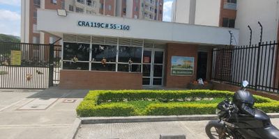 Hermoso, cómodo y casi nuevo apartamento en el sur de la ciudad en el barrio bóchamela, es un primer piso con 2 habitaciones cada uno con closet,1 estudio que se puede convertir en la 3 habitación, sala comedor,1 baño.la unidad cuenta con salón social, piscina, parqueadero comunitario y vigilancia las 24/7.Esta zona esta en pleno crecimiento urbanístico y proyección de la ciudad hacia este sector.